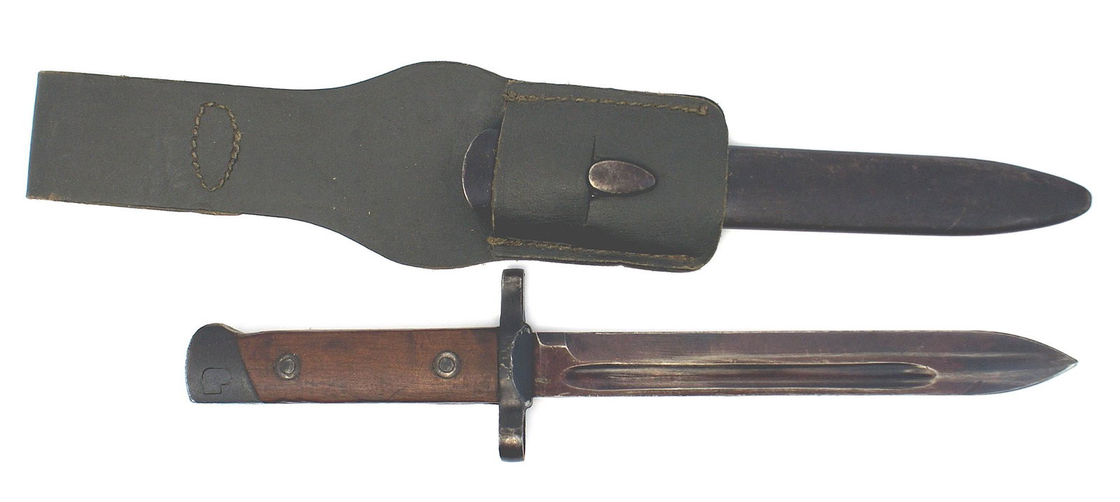 Italian Fascist era Carcano M1891 bayonet: D-045 Italian Fascist era Carcano M1891 bayonet. Wood grips with a dark blued pommel crossguard with muzzle ring and 7" blade (99%). Steel scabbard and gray-green leather frog/belt loop. Excellent. I