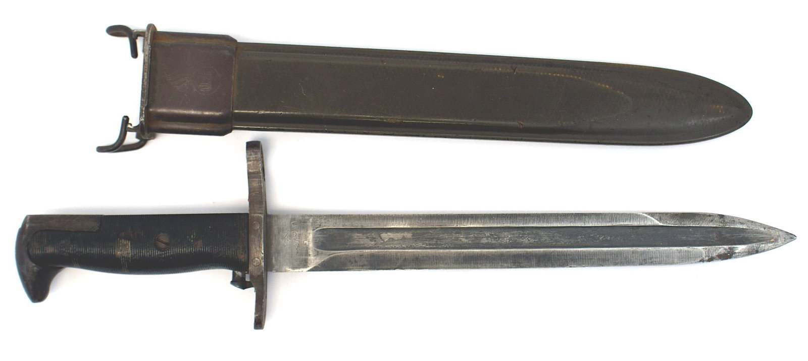 US WWII M1 Garand bayonet: D-055 US WWII M1 Garand bayonet. Darkened blued pommel and crossguard/muzzle ring. Ribbed black plastic grips. 9 7/8" gray blade marked "UC" and "US - 1942" with a flaming grenade. Large "US" flaming 