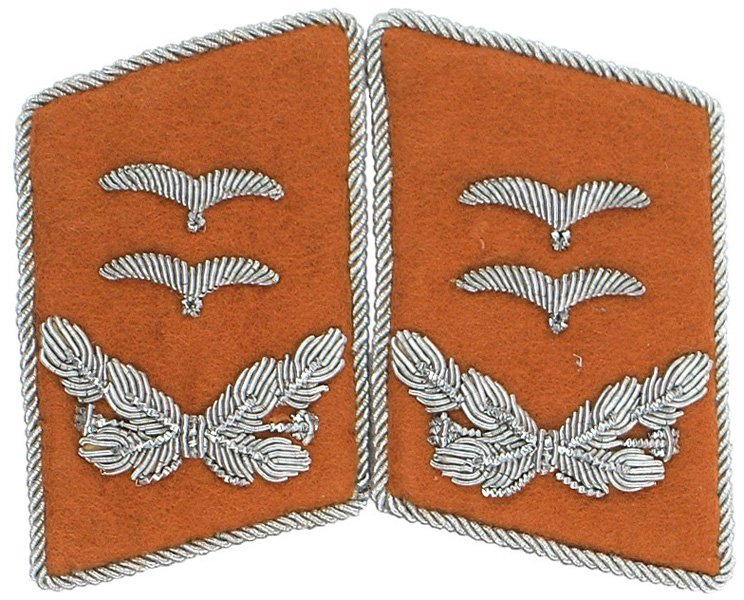 German WWII Luftwaffe Signal collar tabs: H-58 Signal Troops - 1st Lt. Two "gulls" and a one-half wreath on a cinnamon field. Original price label on reverse. Sew-on. Pair. I