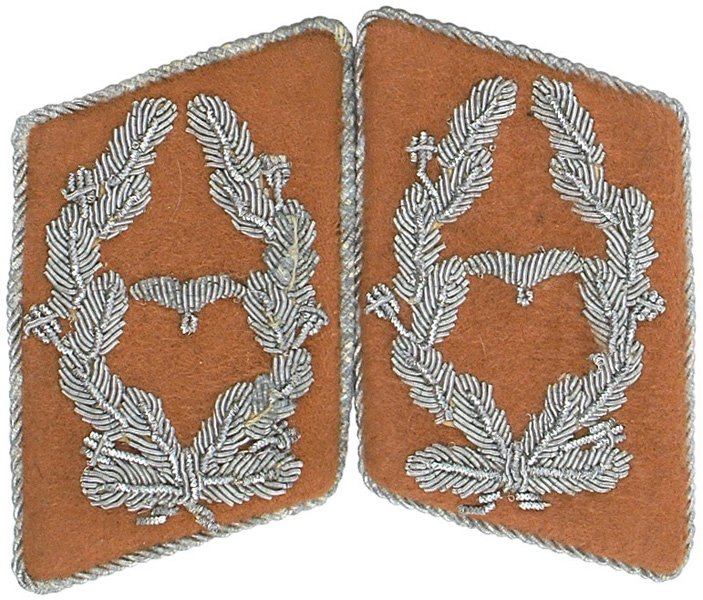 German WWII Luftwaffe Signal collar tabs: H-59 Signal Troops - Major. One "gull" within a full wreath. II+