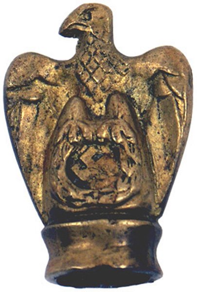 Reproduction Third-Reich Navy dagger pommel: H-237 Old cast brass reproduction of a Third-Reich Navy dagger pommel. Fairly good detail, but the lower arm of the swastika is not defined. Shows age. II