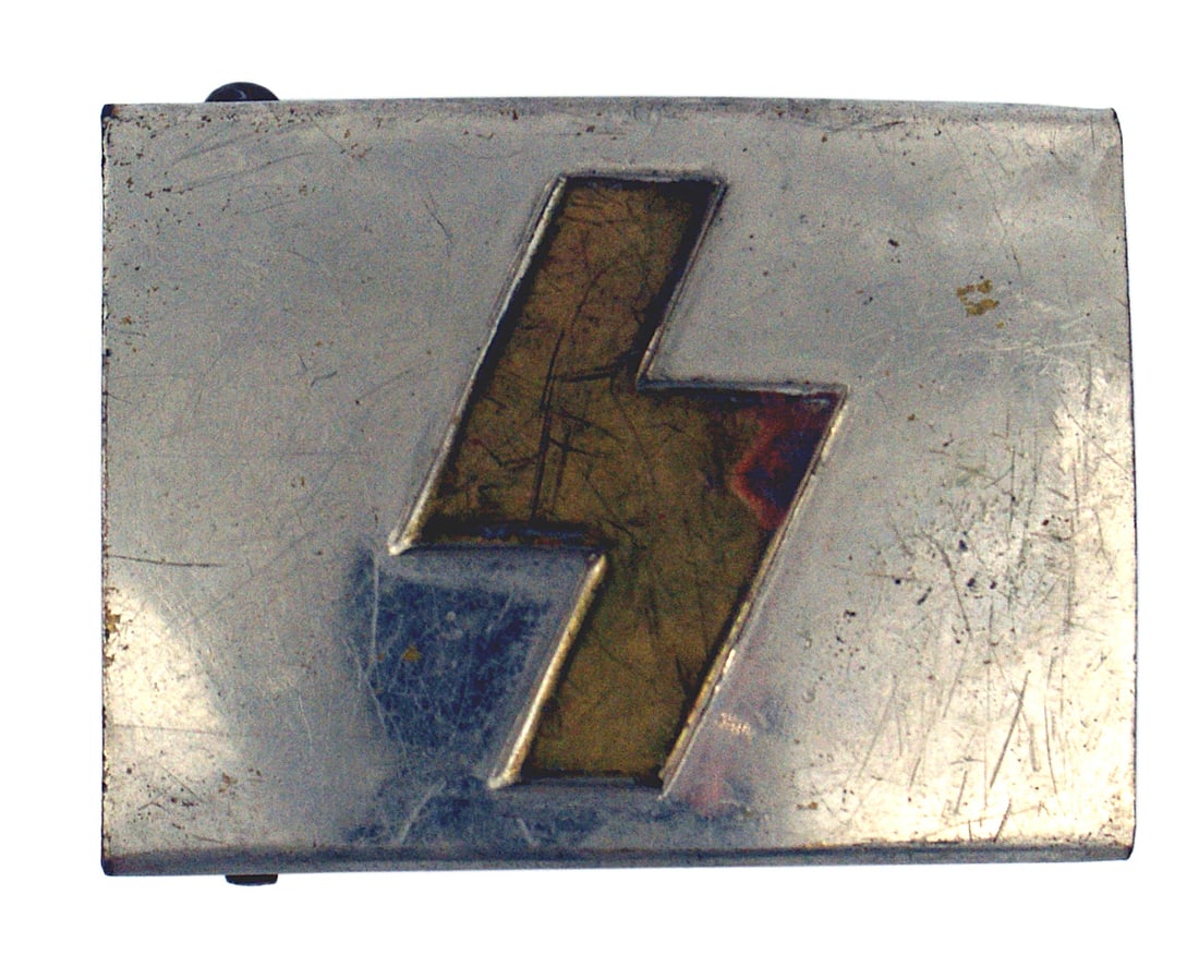German WWII DJ Jugend belt buckle: H-002 German Third-Reich D.J. (Deutsche Jugend) belt buckle. Age toned gilt lightning bolt on a nickeled buckle. Shows some wear. II