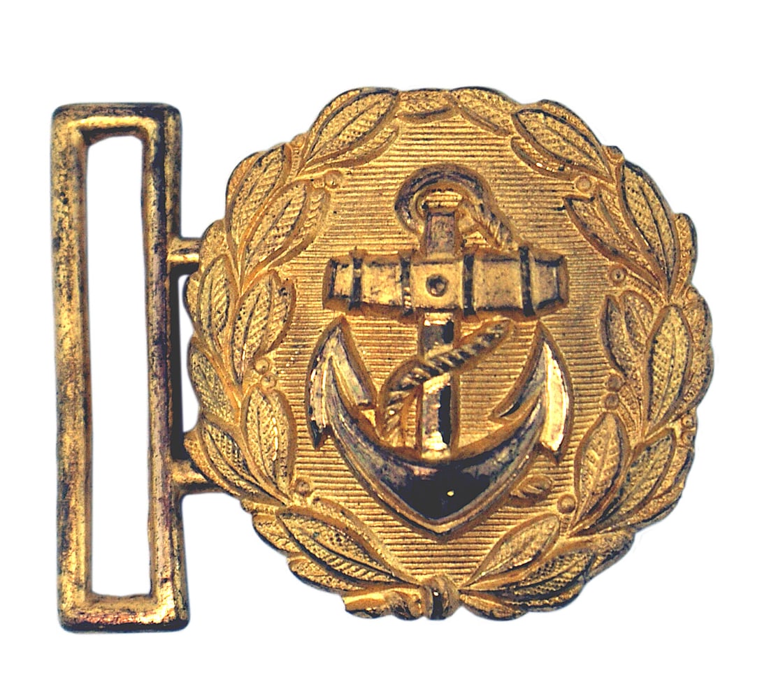 German WWII Navy officer belt buckle: H-008 German WWII Navy officer dress waist belt buckle. Heavy gold finish with a "polished" gilt relief anchor. Dished reverse. I
