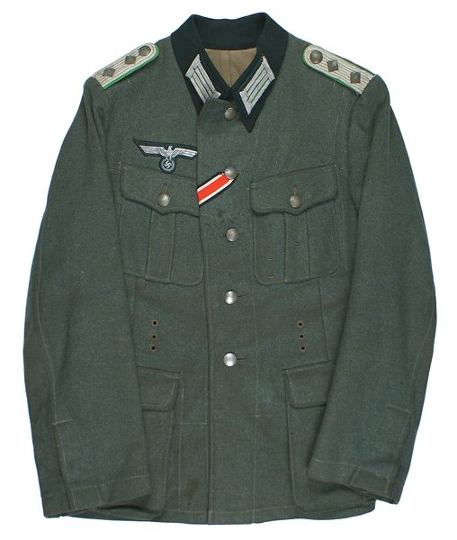 German WWII Panzer Grenadier combat tunic: F-39 German WWII Panzer Grenadier Hauptmann's combat four-pocket wool tunic. Flat silver wire breast eagle. Silver gray collar tabs and shoulder boards with lime-green underlay. Iron cross ribbon in b