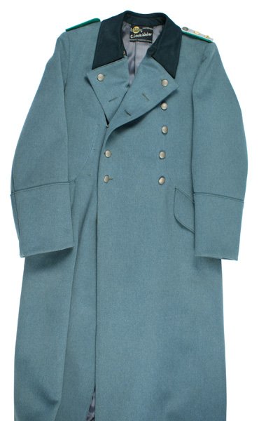 German WWII Mountain Troops overcoat: F-43 German WWII Fine doeskin Mountain Troops officer's overcoat. Dark green collar. Captain's shoulder boards - two gold "pips" on silver gray cord with green underlay. Silk-type lining with a unifor