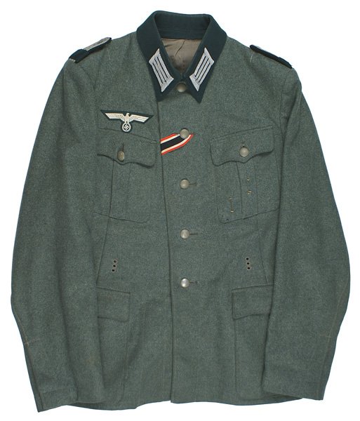 German WWII Pioneer Lt. combat tunic: F-44 German WWII Pioneer Lt. combat four-pocket wool tunic. EM type silver-gray on green breast eagle. Silver gray bullion collar tabs and shoulder boards (green slip-on over "30") with black underlay