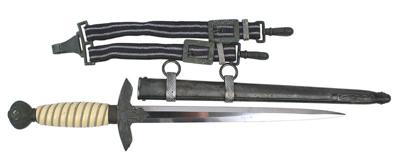 German WWII Luftwaffe 2nd Model dagger: D-17 German WWII Luftwaffe 2nd Model officer's dagger. Wire wrapped age toned white grip. Darkened patina on pommel, crossguard and scabbard (some pitting on side and reverse). Fairly clean "PUMA" bla