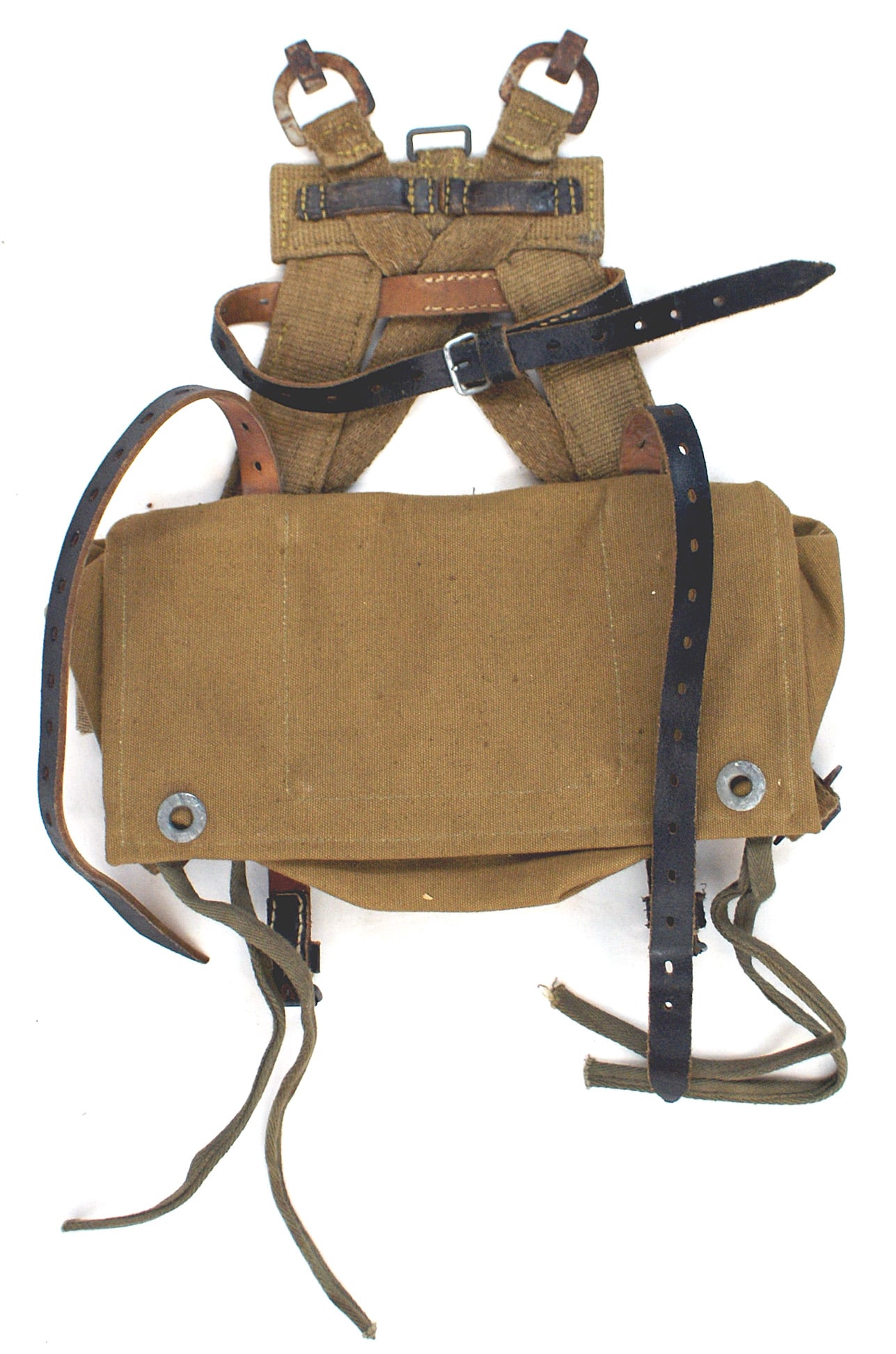 German WWII combat A frame: N-005 German WWII combat "A-frame". Tan web construction with metal attachments (show rust). Attached web "pocket" and leather straps (with "RB - Nr" stamping". Probably was unissued. In very good con