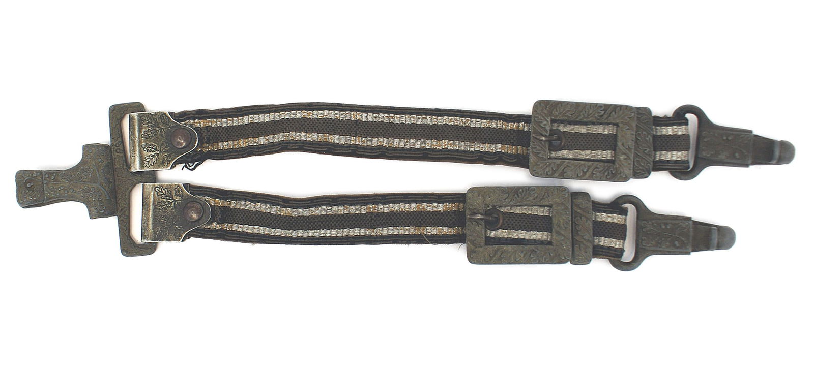 German WWII Luftwaffe deluxe dagger hangers: D-028 Third-Reich Luftwaffe 2nd Model deluxe daggers hangers. Gray-blue straps and gray velvet backing. Oak leaf decorated square buckles, slides, snap hooks and engraved metal tabs on top of straps.