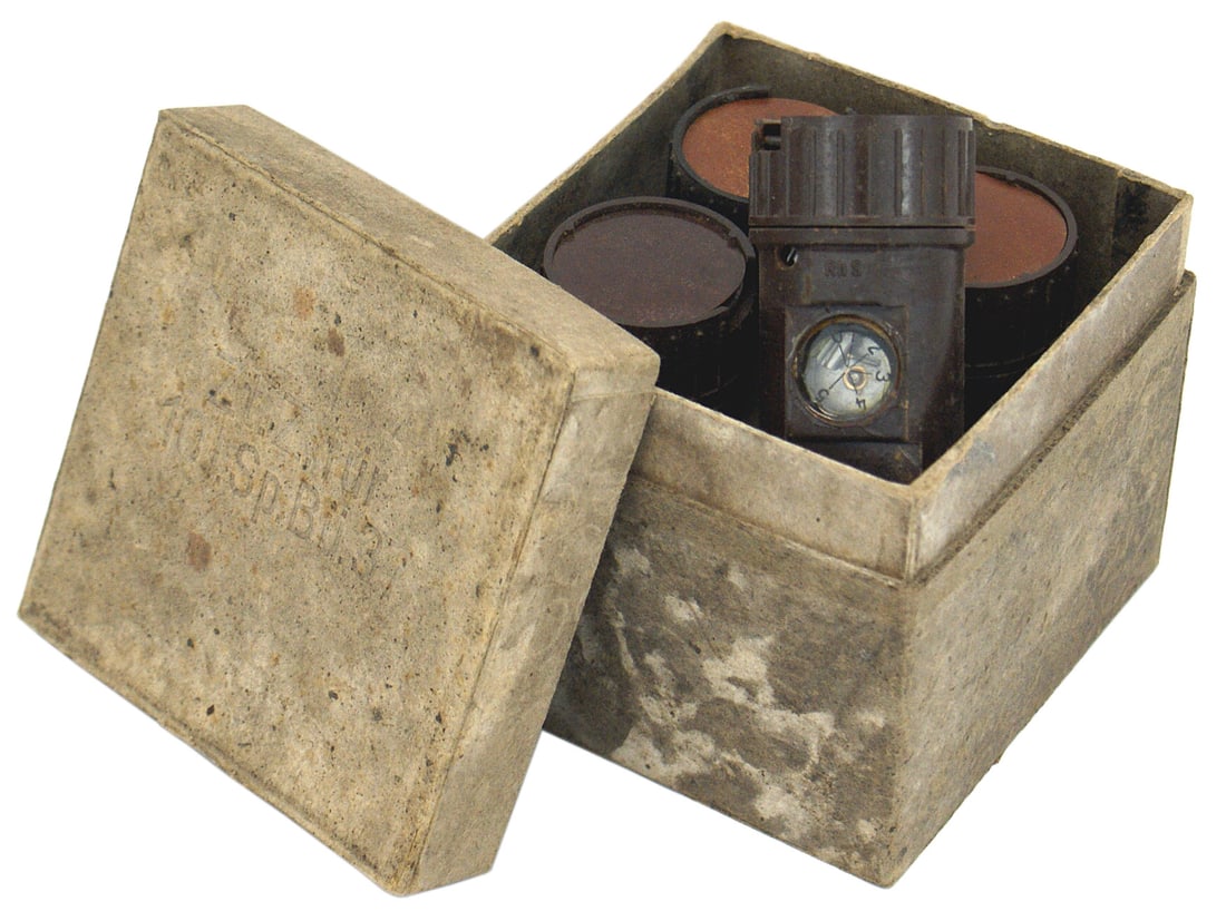 Box of 4 German WWII electric fuzes: M-014 Box of 4 electric fuzes. Bakelite body with a side glass window. Screw-down lid - marked "Zt. Z. f. - Sp Bu. 37". All are fitted into a frame insert in a waxed cardboard box. Lid is stamped "Zt.