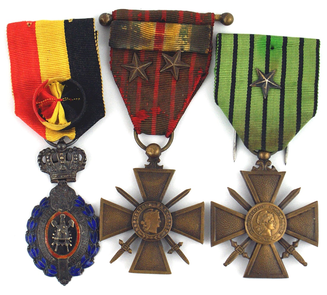 3 medals French Croix de Guerre Belgian: B-099 Lot of 3 medals: (1) French 1914 - 1916 Croix de Guerre - two stars on the worn ribbon. (2) French 1939 - 1940 Croix de Guerre - star on ribbon. (3) Belgian Labor Medal - 1940. II