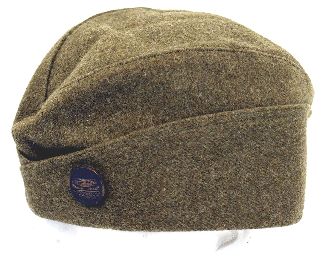 US WWI Tank Corps overseas cap: E-084 U.S. WWI Tank Corps overseas cap. O.D. wool with one small field repair on the right side. First type tankers collar disc. II