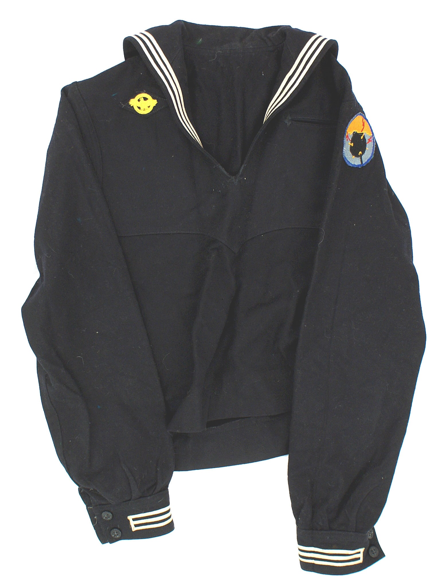 US Navy WWII Seaman jumper: F-032 U.S. Navy WWII Seaman's "jumper". Dark blue with white stripes on cuffs and "bib". Ruptured-Duck and Mine Sweeper patch. II