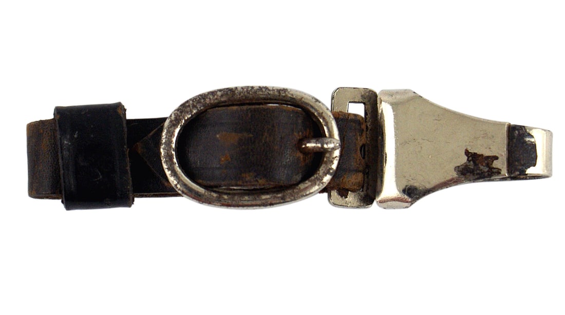 German WWII SA dagger hanger: D-064 Third-Reich SA dagger hanger. Brown leather strap and slide. Some "bubbling" on the nickeled buckle and snap hook (marked with the Assman "A", "DRGM" and "RZM M5/8"). II-