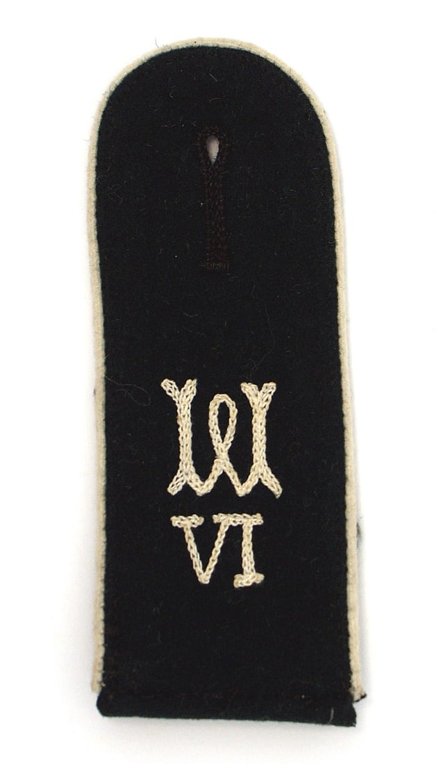German WWII Army Recruiting Office shoulder board: H-027 German WWII Army Recruiting Office Wehrkreis VI (Munster) single EM shoulder board. White chain-stitched "W VI" and piping on a dark green field. II