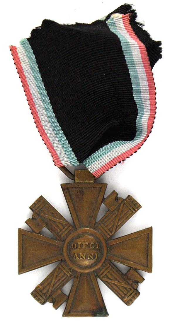 Italian fascist MSVN Long Service Cross (1 of 2)
