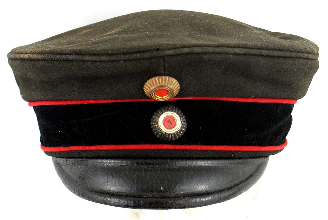 German WWI era Jaeger Schutzen peaked cap (1 of 4)