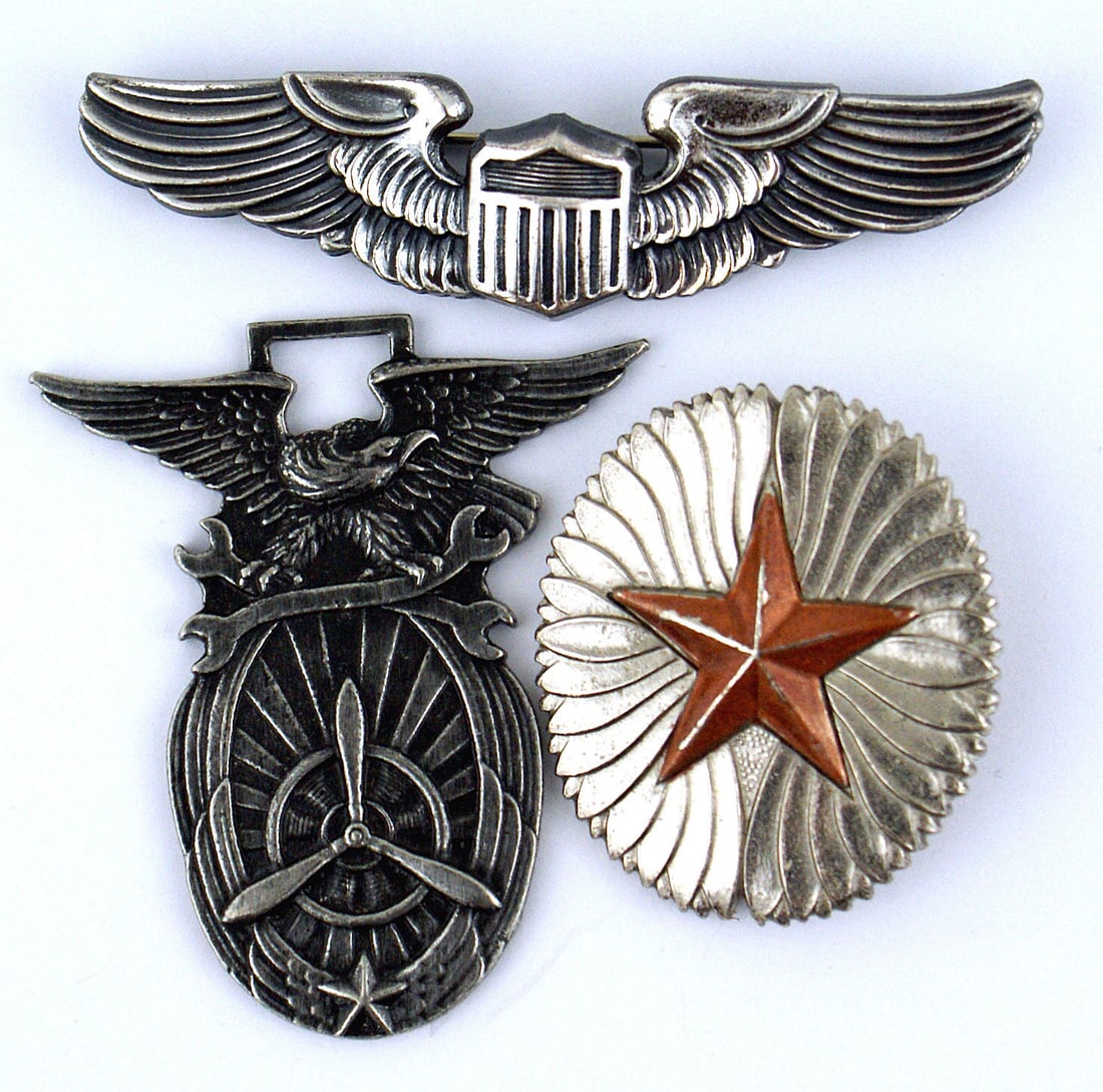 Reproduction WWII badges US Wings Japanese etc (1 of 2)