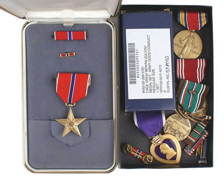 Replacement set U.S. WWII medals Purple Heart etc: B-186 Post-war replacement set of U.S. WWII medals: Purple Heart, Bronze Star - named to "DAVID H. WEEKS JR." - with case, European Theater - with 2 Stars, Victory Medal and 2 Good Conduct Medals - bo