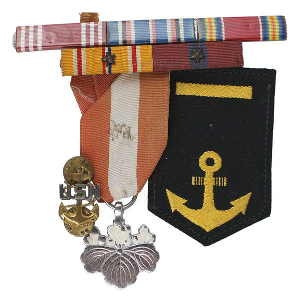 WWII lot Japanese Rising Sun USN pin etc: B-249 WWII lot: (1) Japanese spurious 8th Class Order of the Rising Sun with ribbon. (2) Two ribbon bars with 5 bars and 2 battle stars. (3) Naval rating - black cloth with gold anchor etc. (4) USN an