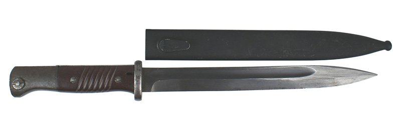 German WWII K98 Mauser bayonet: D-122 German WWII K98 Mauser bayonet - with bakelite grips. Unmarked pommel (some small "dings"). Excellent blade. Factory finished scabbard is marked "ddl 1940". II