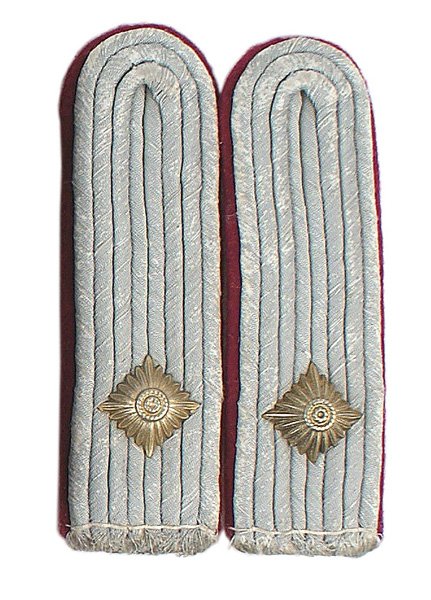 German WWII Smoke/Rocket shoulder boards: H-111 Smoke/Rocket Troops - Oberleutnant shoulder boards. Field type. Silver-gray cord and one large "pip" Sew-in. Pair. About II