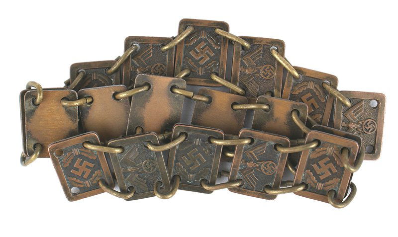 German WWII NSDAP gorget chain: H-192 NSDAP gorget chain. 18 alternating bronzed eagle/swastika and swastika/oak leaves links. End link marked "RZM M1/128". Incomplete. II