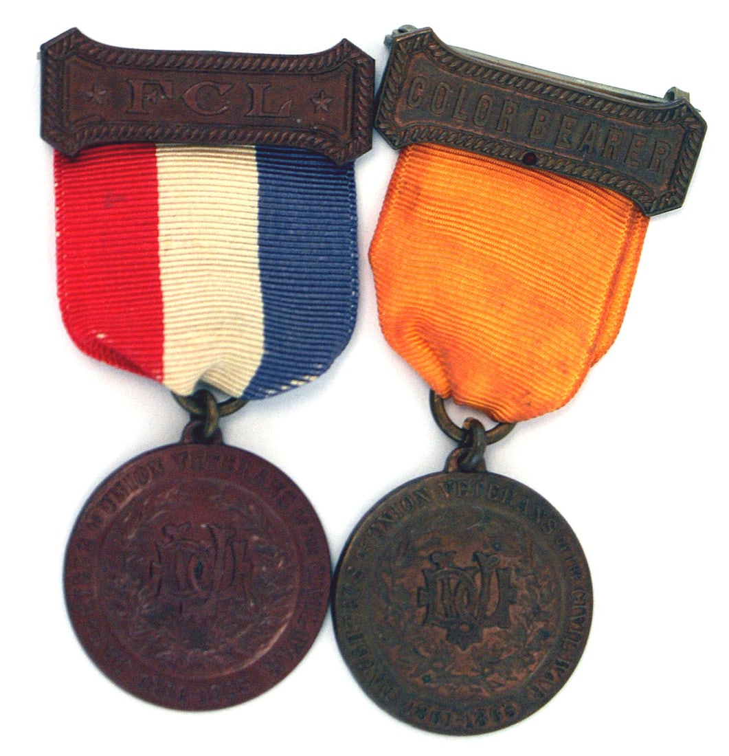 2 Civil War member badges DAUGHTERS UNION VETERANS (1 of 2)