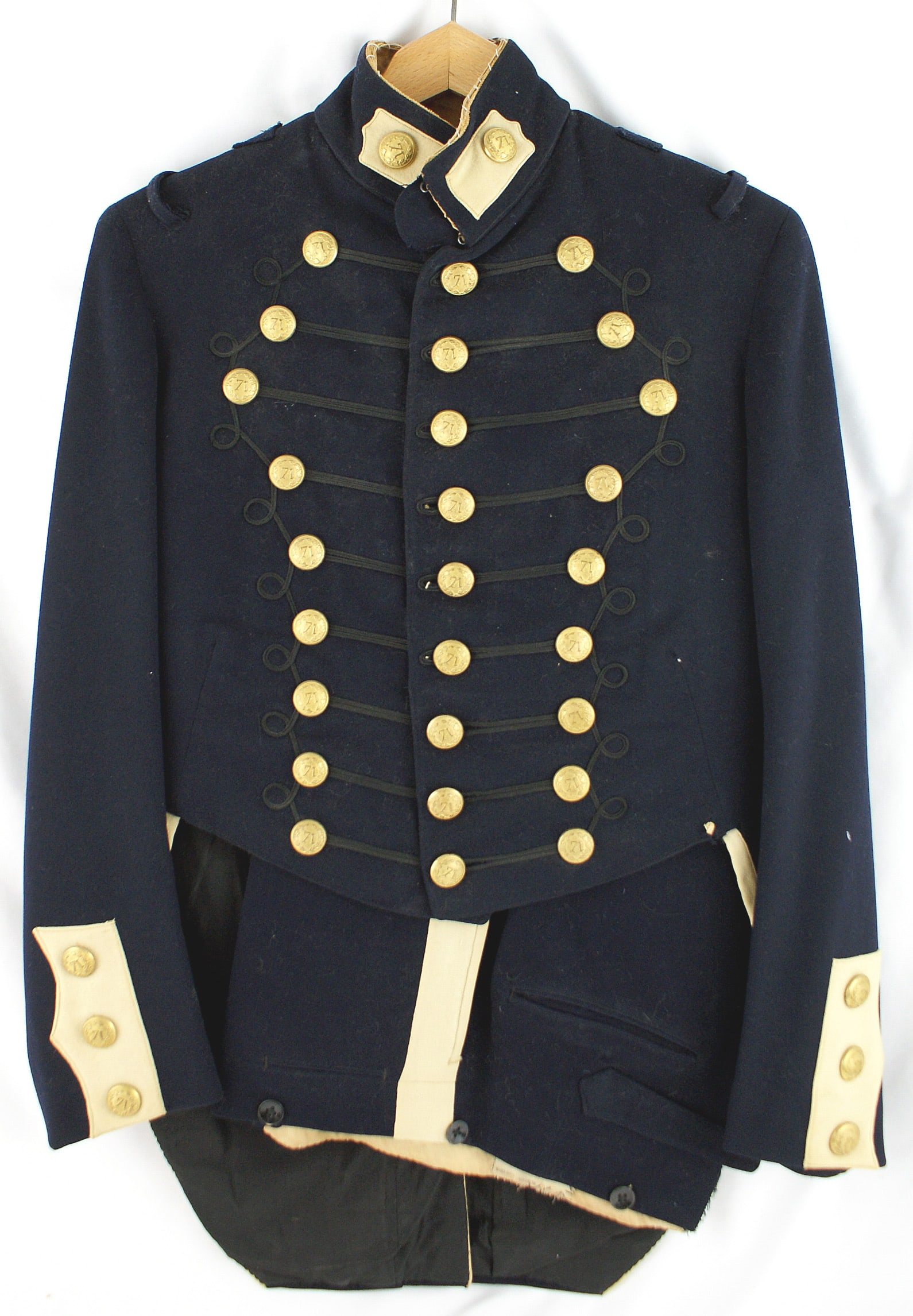 US 1890 New York 71st Regiment uniform: K-110 U.S. circa 1890 New York State 71st Regiment uniform. Navy blue waist length dress tunic with tails. White collar tabs with high relief buttons with "71" in a laurel wreath. There are three rows