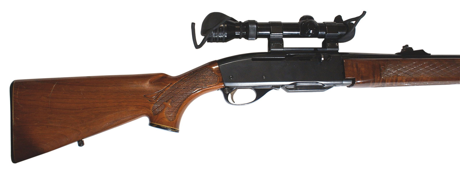 Remington 742 Woodmaster 30-06 rifle: M-028 Remington 742 Woodmaster 30-06. SN#7082762. Overall Condition good. The forend has a slight crack on the front right side. Replaced or repainted pommel piece. The stock has some noticeable scrat