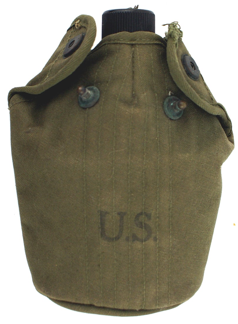 US WWII canteen 1944: N-014 U.S. WWII canteen. "Bottle" marked "US VOLLRATH 1944" (small dent inside). Cup made by "US B.E.C.O. 1944" and cover marked "COLLETTE MFG. COMPANY 1945". II+