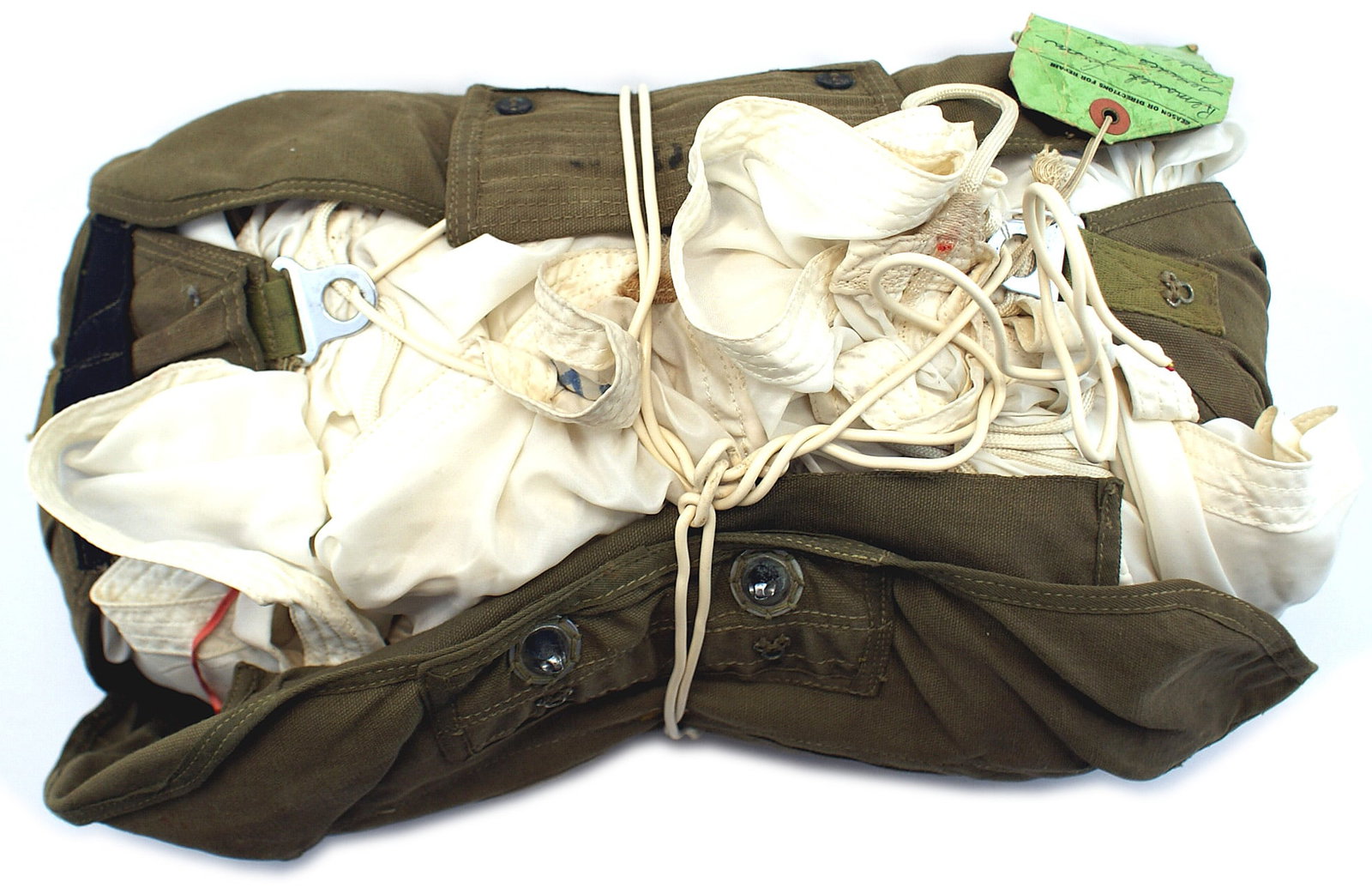 US WWII parachutist reverse chest pack: N-016 U.S. WWII parachutist reverse chest pack. Side of pack has a large ID with "RELIANCE TYPE A3 - PARACHUTE - RELIANCE MFG Co. - Dec 9 1943...24 FT. DIA..." Also Government and mfg. number. Bottom 