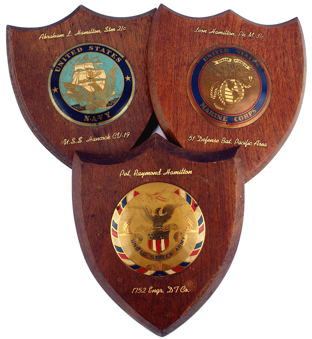 3 US WWII Time of Service Plaques 3 brothers: G-015 Lot of 3 "Time of Service Plaques" for three Hamilton brothers. All are 7 5/8" x 6 1/2" and bear a 3 1/2" diameter colored branch of service emblem: (1) "Pvt. Raymond Hamilton -1752 Engr. D.7 CO