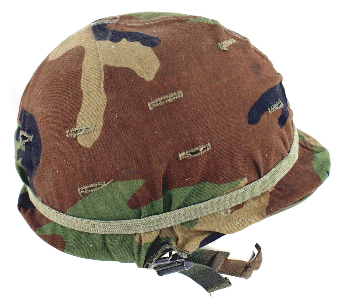 US post WWII helmet Rainbow Division (1 of 3)