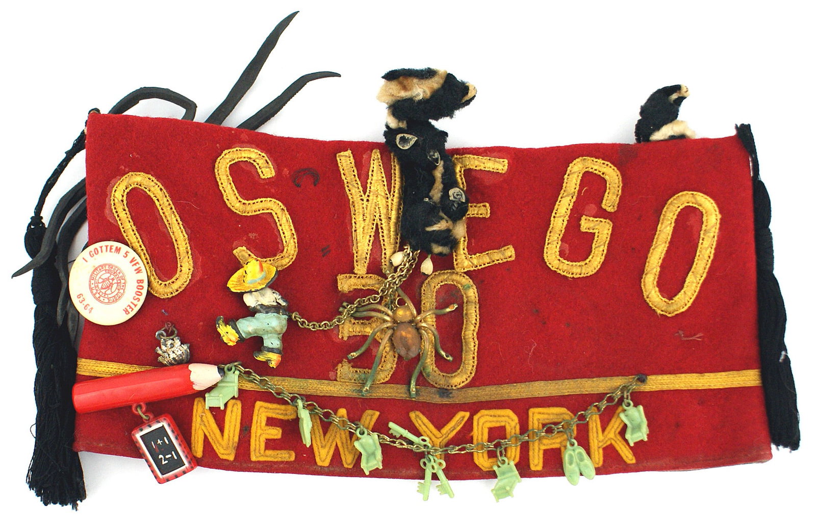 US Veteran Order of the Cootie French WWI cap: E-100 US veteran's "Order of the Cootie" member's cap. Red French WWI type cap with large gold letters "OSWEGO 30 - NEW YORK" and novelty cereal premiums, small skunk, soldiers, U.S. WWII "patches", e