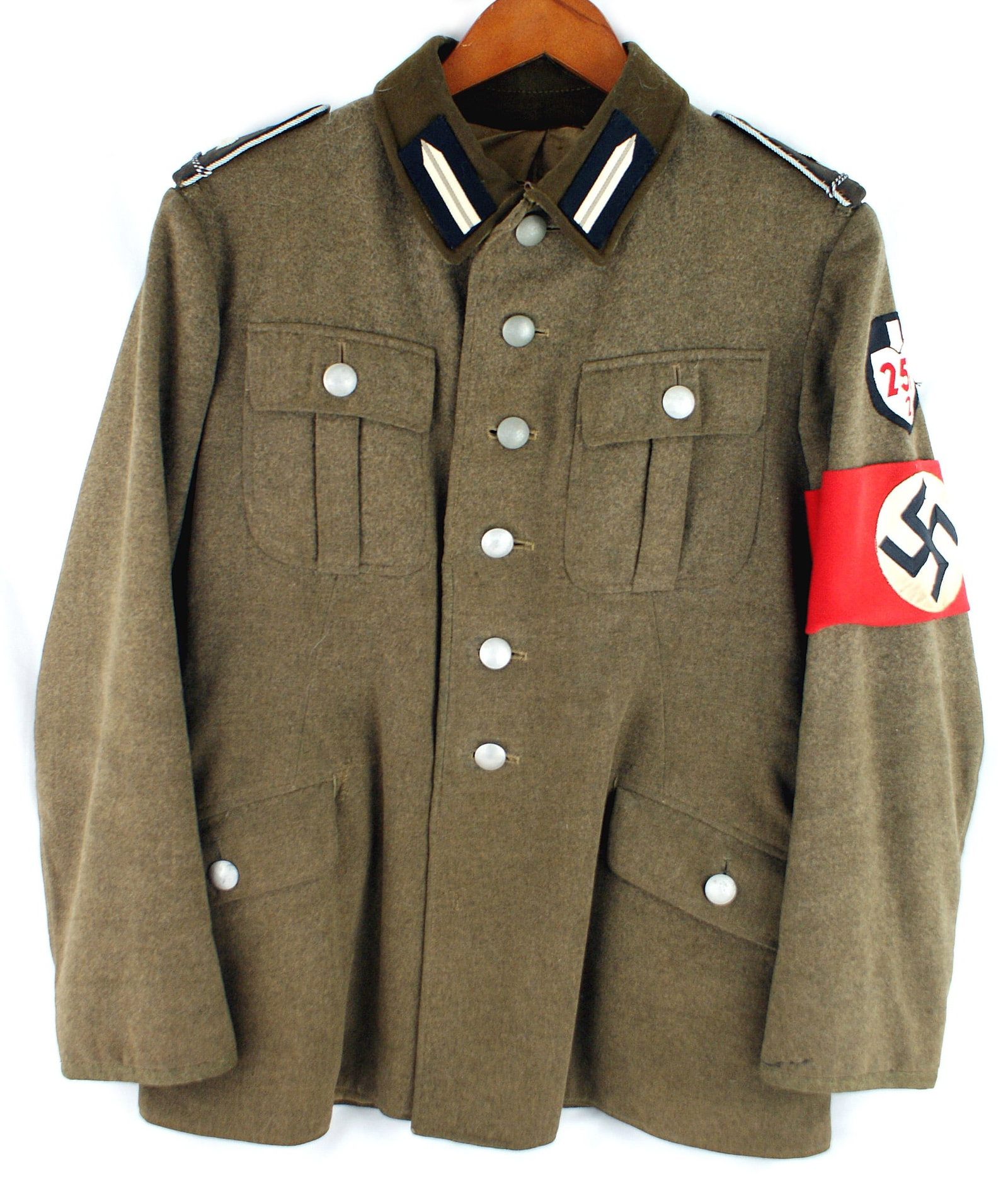 German WWII RAD Labor Corps service tunic: F-004 German Third Reich RAD (German Labor Corps) 1935-1937 pattern NCO service tunic. O.D. wool with a brown collar. Two chest "patch" pockets and two slant pockets. The tunic is original and was iss