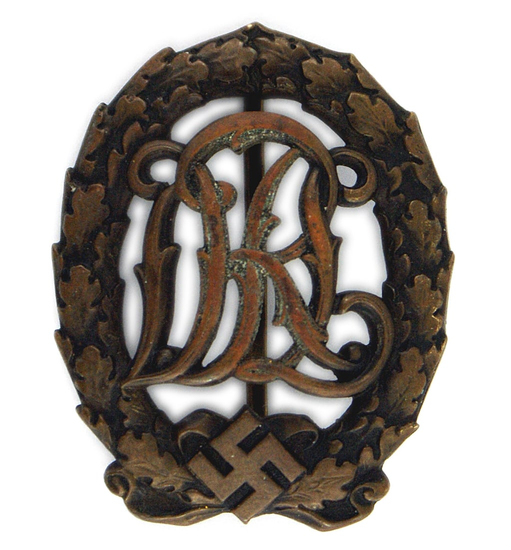 German WWII DRL Sports Badge: B-039 German Third Reich DRL Sports Badge - Bronze. Open oak leaf wreath with a swastika at the base. Large relief script "DRL" in center. Reverse. "L. CHR. - LAUER" and "NURNBERG - BERLIN". Catch hoo