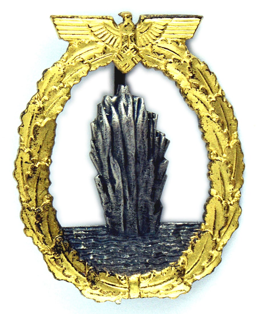 German WWII Navy Minesweeper Badge: B-085 German WWII Navy Minesweeper, Gilt wreath and eagle/swastika are 100% gold finish with a water spray. Silvered reverse is marked "FEC. OTTO PLACZEK BERLIN AUSF. SCHWERIN". Vertical pin. I