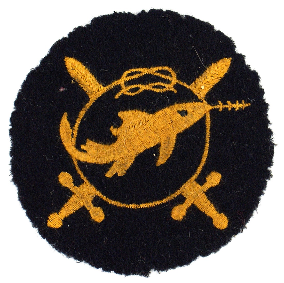 German WWII Navy Frogman Badge 3rd Level: B-092 German WWII Navy "Kleinkampfverbande" or "Bewahrungsabzeichen" (Proof of Competence) 3rd Level embroidered badge. Yellow-gold thread embroidered swordfish swimming across a rope loop being pierc