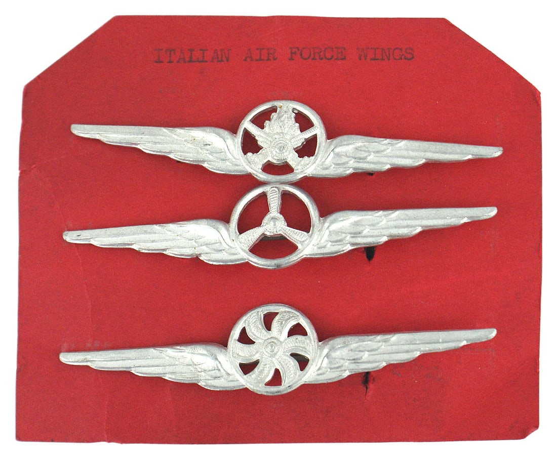 3 Italian Regia Aeronautica Ground Personnel Badges: B-147 Lot of 3 different Regia Aeronautica Ground Personnel Qualification Badges. Adopted for wear by the new anti-Fascist Air Force. The badges all take shape of a straight horizontal wing with a cen