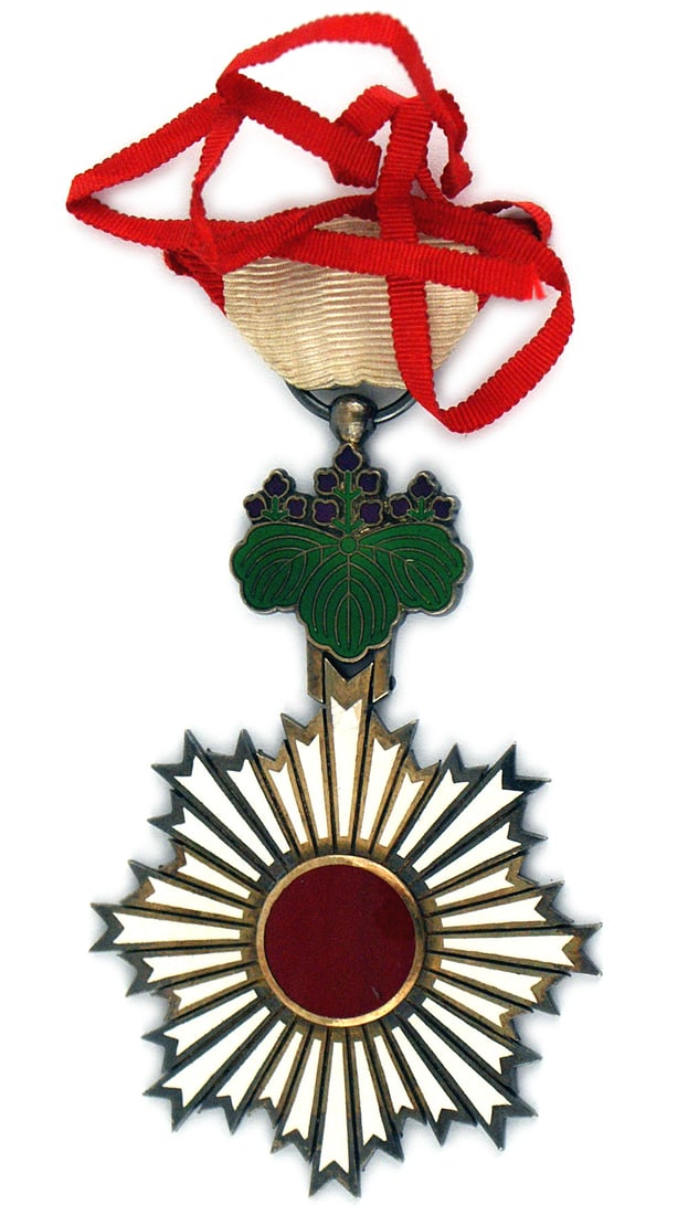 Japan Order of the Rising Sun 5th Class female: B-153 Japan Order of the Rising Sun 5th Class - female award. Smaller size white enameled starburst and red glass cabochon stone. The green Paulownia leaves are smaller as well the three rows of small