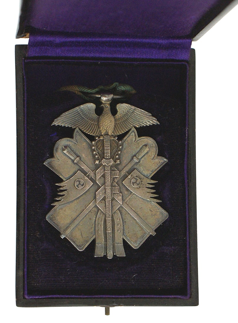 Japan Order of the Flying Kite Silver 7th Class: B-158 Japan Order of the Flying Kite Silver 7th Class - cased. Symbolic large eagle, crossed poles with pennants, sword, etc. Green ribbon with inner border white stripes (shows some wear). Purple sil
