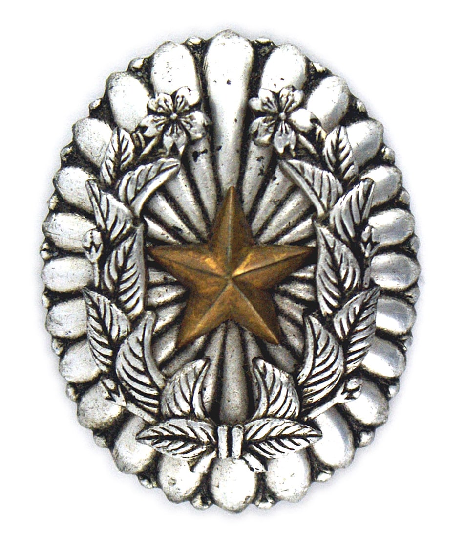 Japanese WWII Army Officer rank badge: B-169 Japanese WWII Army Officer's rank badge. High relief oval of a leaf arrangement with an attached floral wreath holding an age toned gold star. Dished reverse with a hinged flat brass locking dev