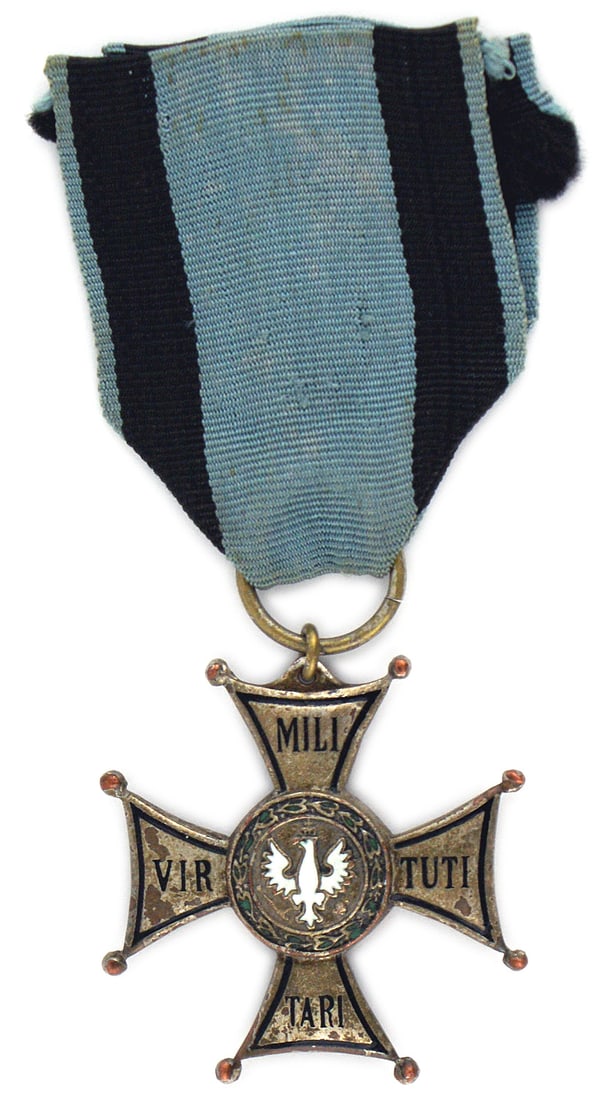 Poland 1939-1945 Order of Virtuti Militari: B-180 Poland 1939-1945 Order of Virtuti Militari. Four arm cross with ball tips. Name of decoration on arms, crowned white eagle in center, within a green enameled leaves wreath. Reverse has "HONOR OJ