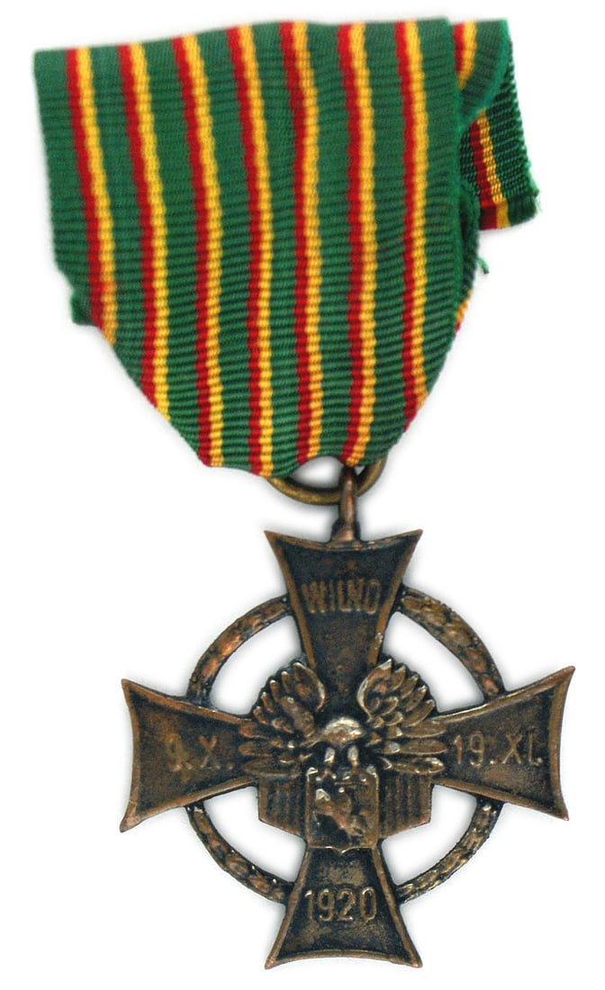 Lithuania Cross of Merit of the Army Poland: B-187 Lithuania. Cross of Merit of the Army. Awarded to those who fought for the liberation of Wilno from the Russians in 1920. Crowned eagle over a shield with the Lithuanian Pogon national emblem an