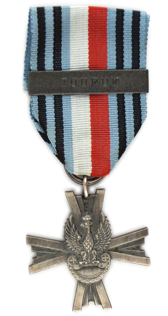 Poland WWII cross TOBRUK: B-195 Poland. Silvered cross with a legion type eagle. Reverse commemoratives service. Ribbon has a bar engraved "TOBRUK". II+