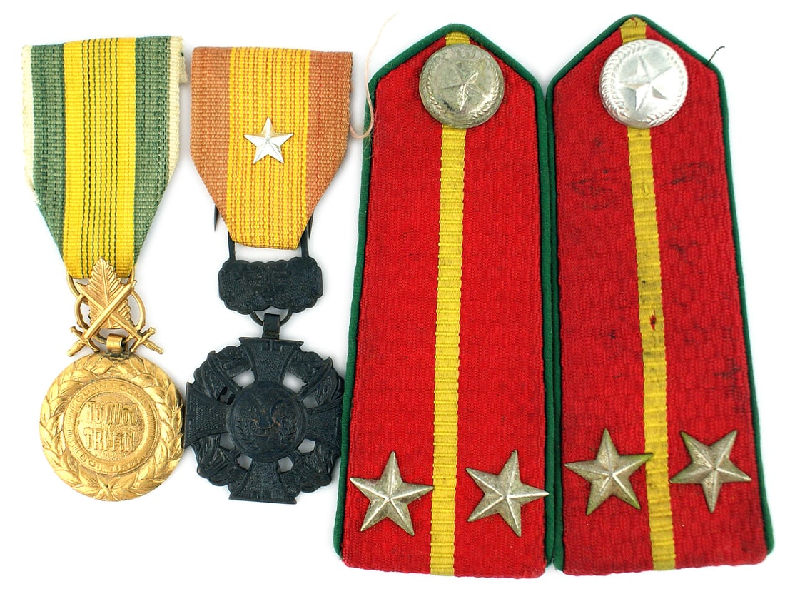 Lot of South Vietnam medals (1 of 2)