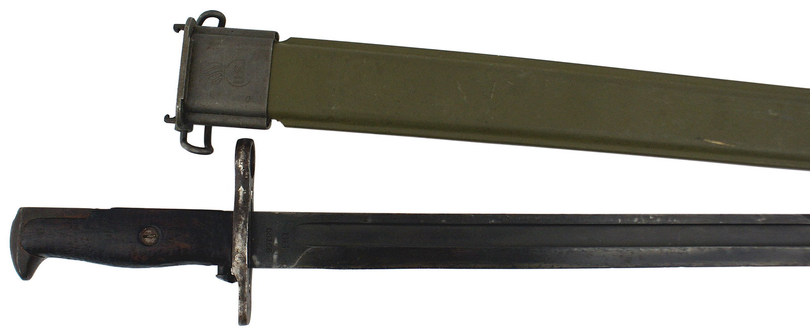 US M1905 bayonet 1905 Springfield rifle M1 Garand: D-013 US M1905 bayonet for the 1905 Springfield rifle and the M-1 Garand rifle. Iron crossguard/muzzle ring and "bird-head" pommel with wood grips 16" dark black (98%) blade is marked "SA", flaming gr