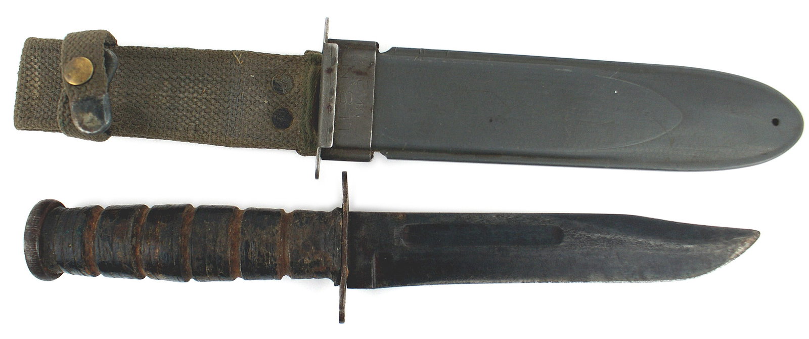 US WWII Navy Mark 2 knife: D-036 US WWII "MARK 2 Knife". Five grooves leather washer handle. Crossguard is marked "CAMILLUS N.Y." and "USN MK2". Blade was sharpened and has darkened. Type 2 gray plastic scabbard. Metal throat i