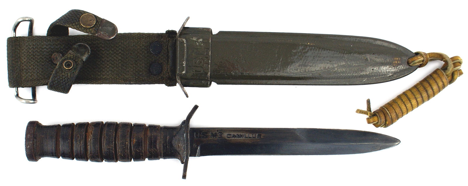 US M3 WWII 1943 trench knife: D-039 US M3 1943 trench knife. Oval pommel cap. Seven grooves leather washer grip. 6 1/2" blade is stamped "US M3 - CAMILLUS". A good amount of re-bluing remains. Issued period plastic scabbard. Throa